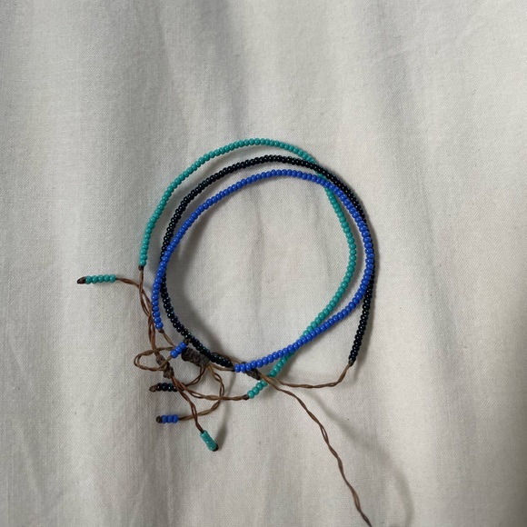 3 beaded bracelets - Picture 2 of 2